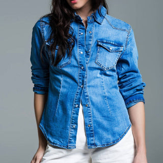 Q2 - Camisa Chambray com botões de pressão perolados