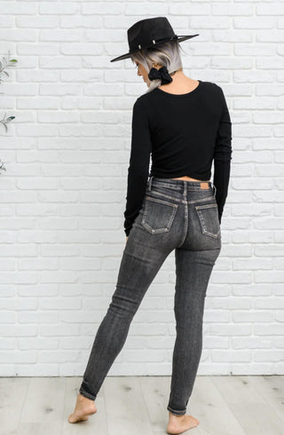 Judy Blue - Calça Jeans Skinny Yoke de Cintura Alta