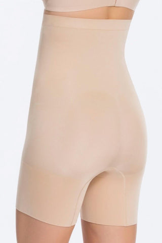 Spanx - Short Oncore de cintura alta até o meio da coxa