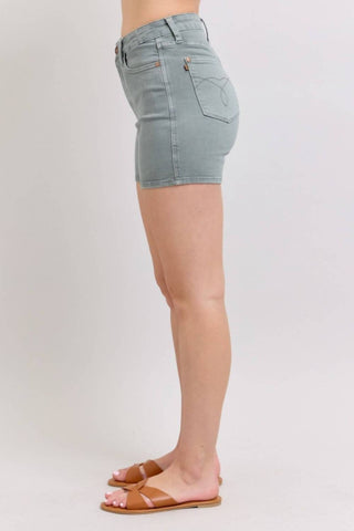 Judy Blue - Short Jeans Bordado com Cintura Alta e Bolso Traseiro