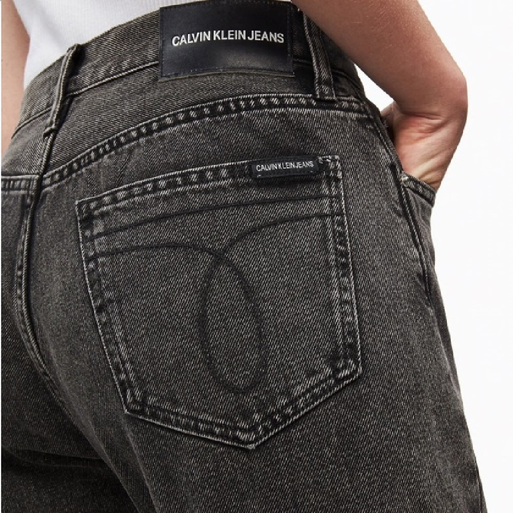 Calça jeans feminina Calvin Klein cintura média justa Seattle Grey tamanho 63,5 x 76,5 cm