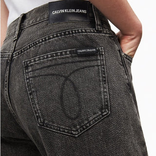 Calça jeans feminina Calvin Klein cintura média justa Seattle Grey tamanho 63,5 x 76,5 cm