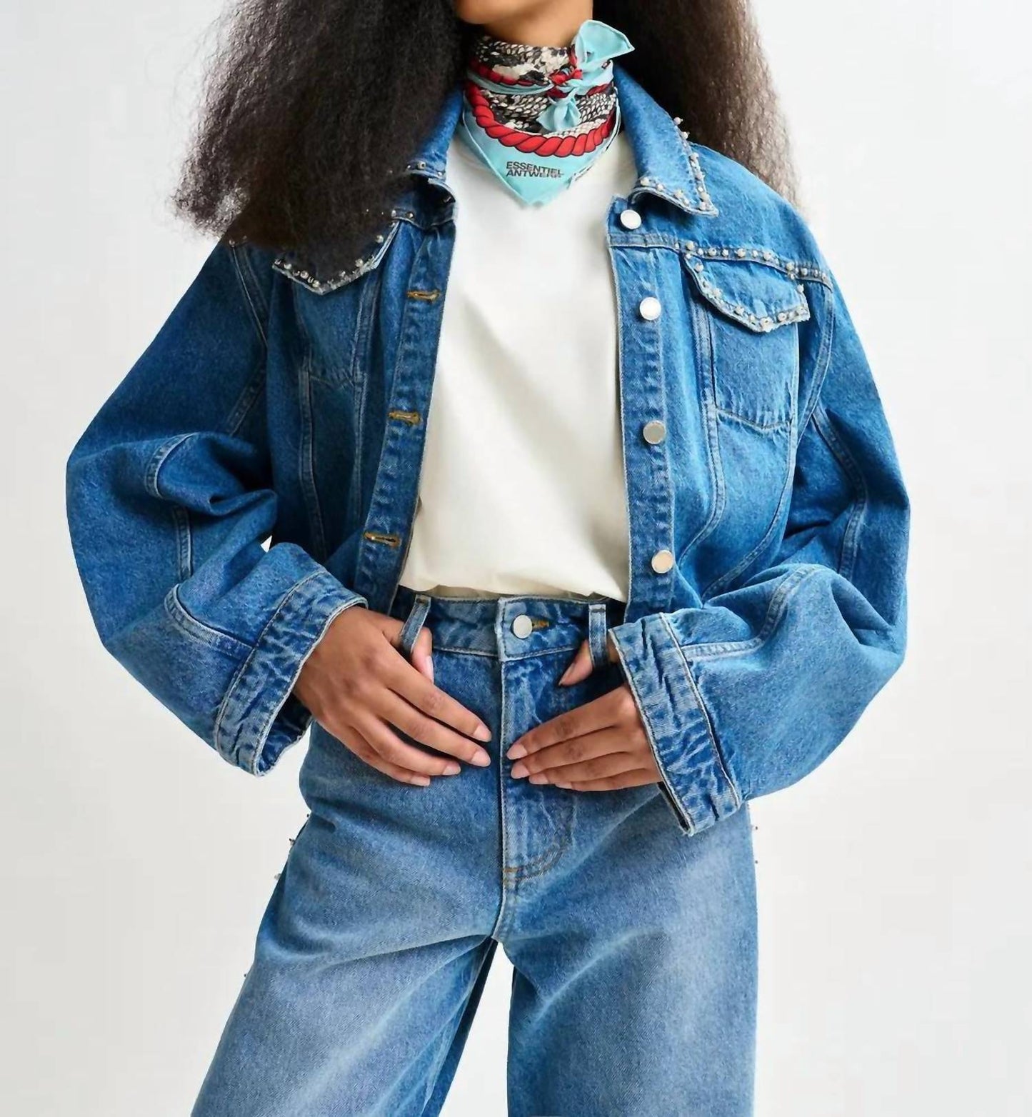 Essential Antwerp - Cropped Denim Jacket