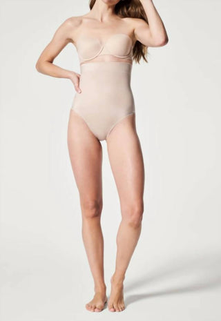 Spanx - Combine com sua calcinha fio dental de cintura alta