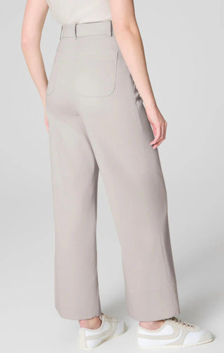 Spanx - Calça curta de sarja elástica com perna larga