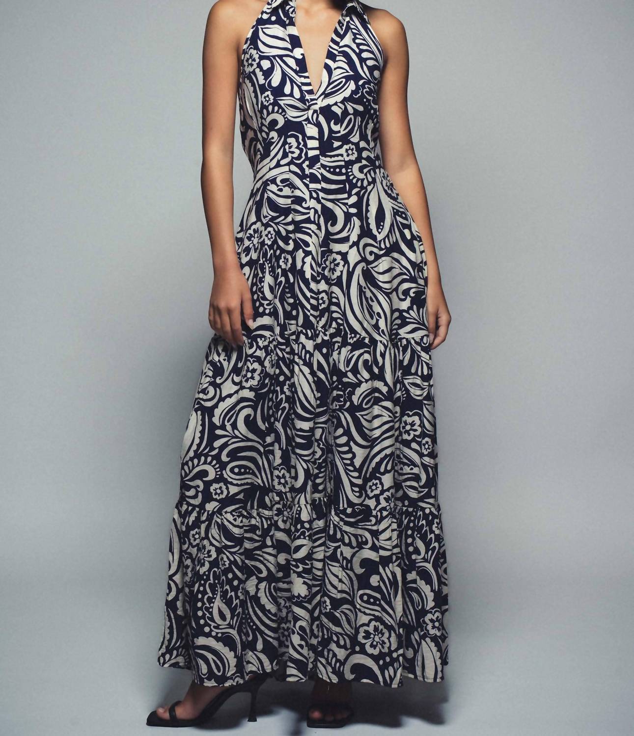 Urban Daizy - Halter Tiered Maxi Dress
