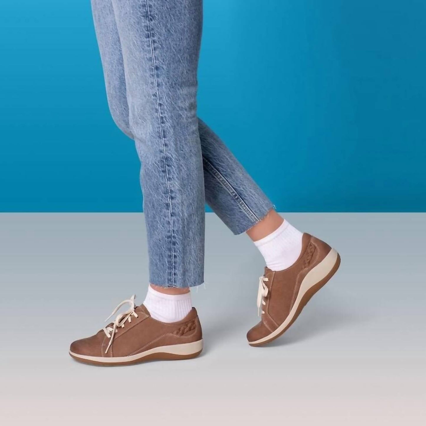 Aetrex - Women's Dana Lace Up Oxford Casual Sneaker