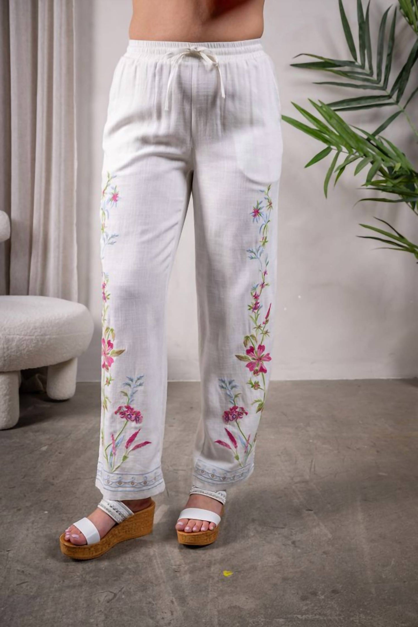 Paparazzi - Women's Embroidered Split Leg Pant