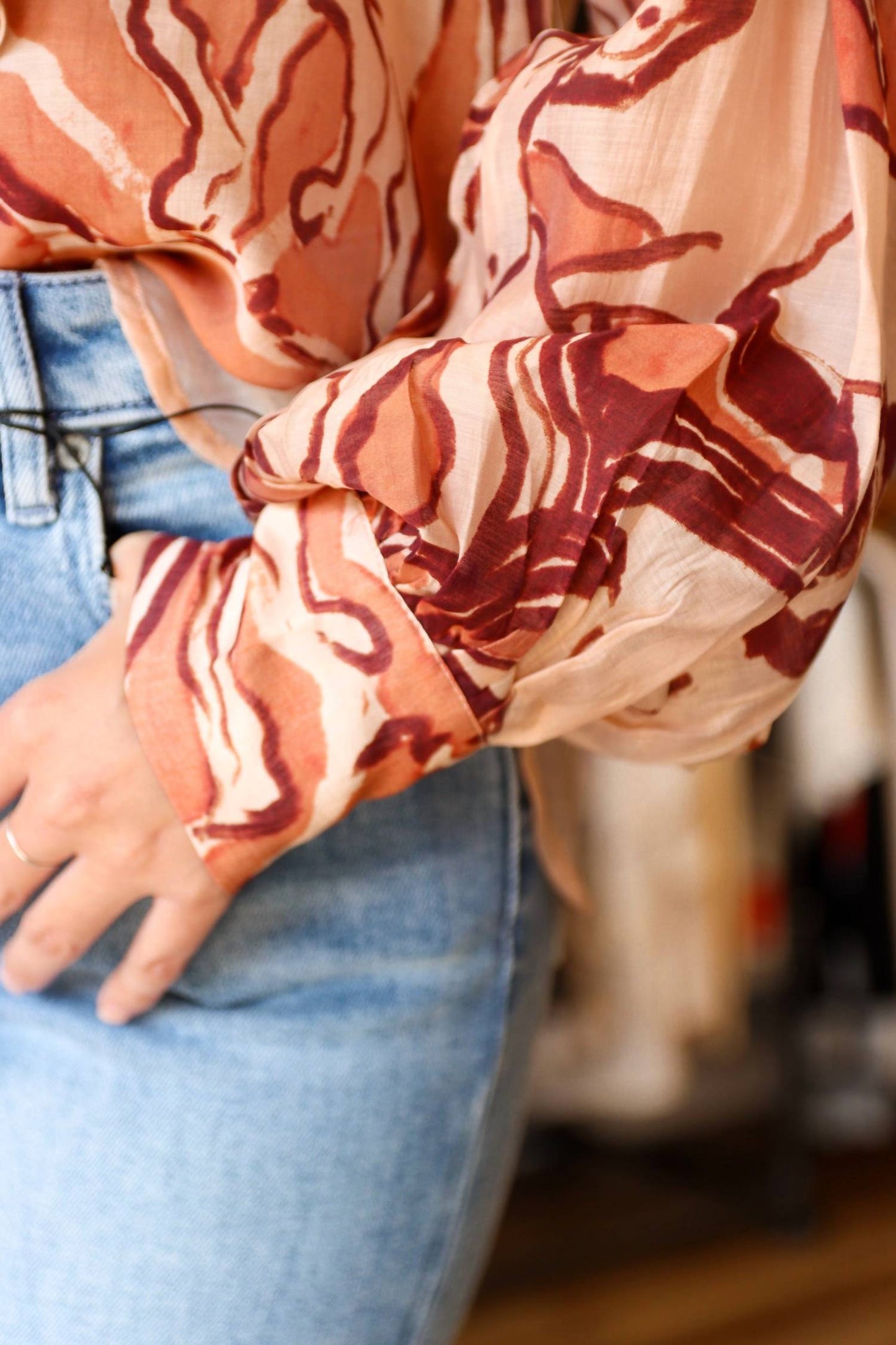 Steve Madden - Sutton Horse Abstract With Bow Top