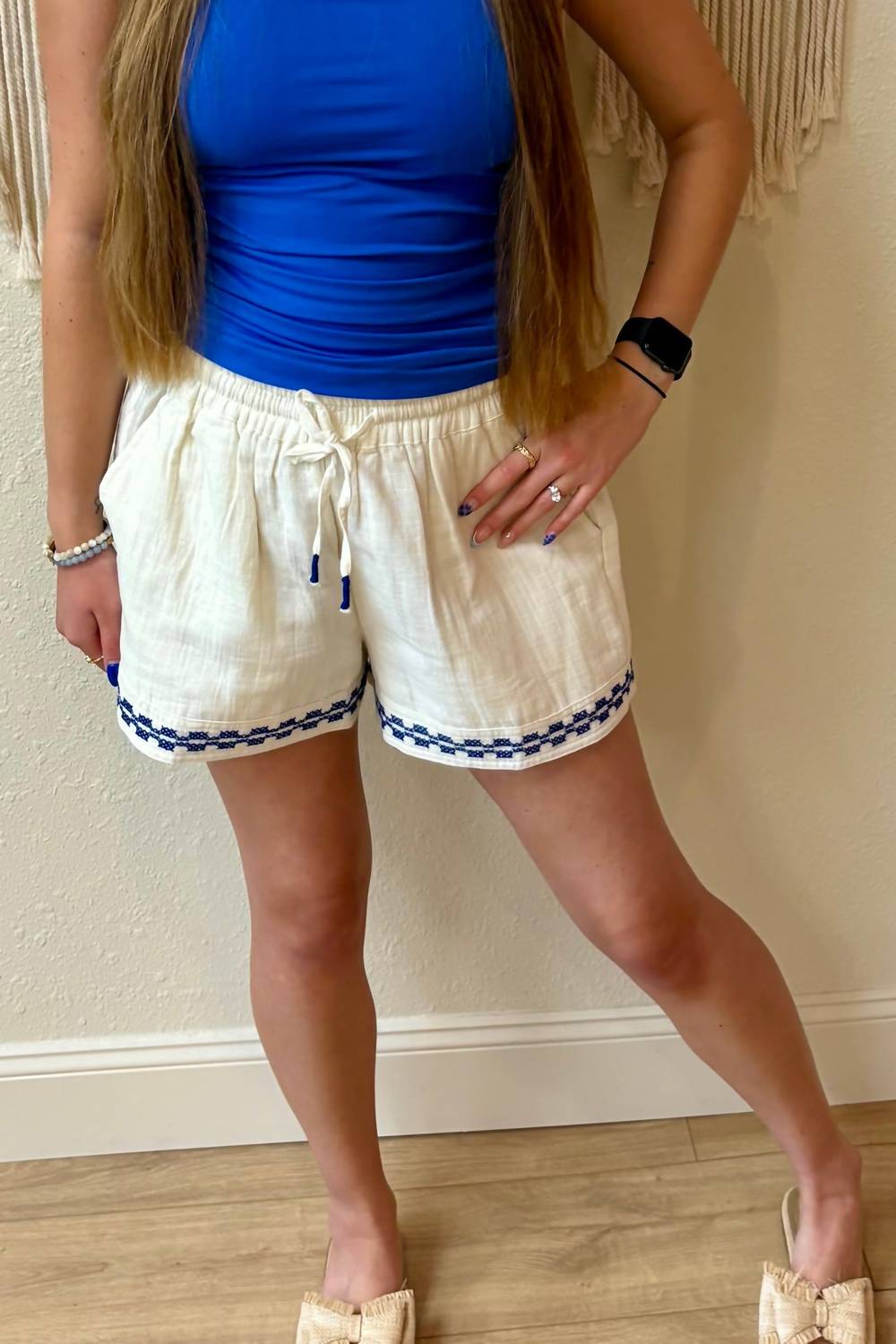 En Creme - Caroline Tie Front Embroidered Shorts