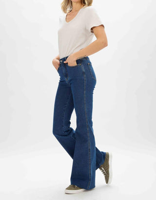 Judy Blue - Calça jeans flare com cintura alta e controle de barriga