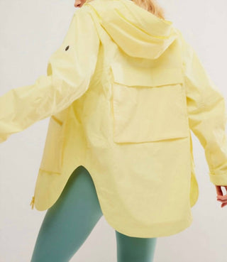 Free People - Cantando na Jaqueta de Chuva
