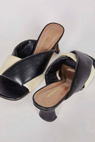 Intentionally Blank - Saltos Tele Femininos