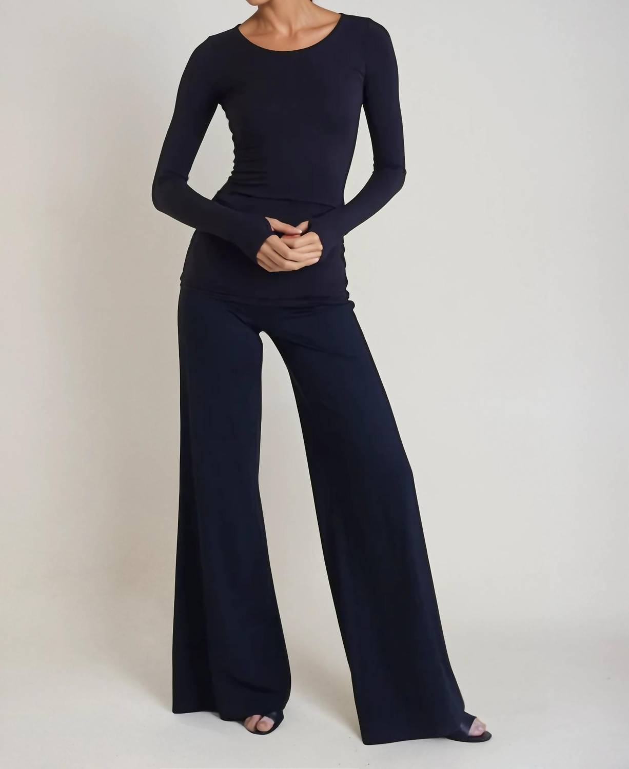 Buki - Collagen V-neck