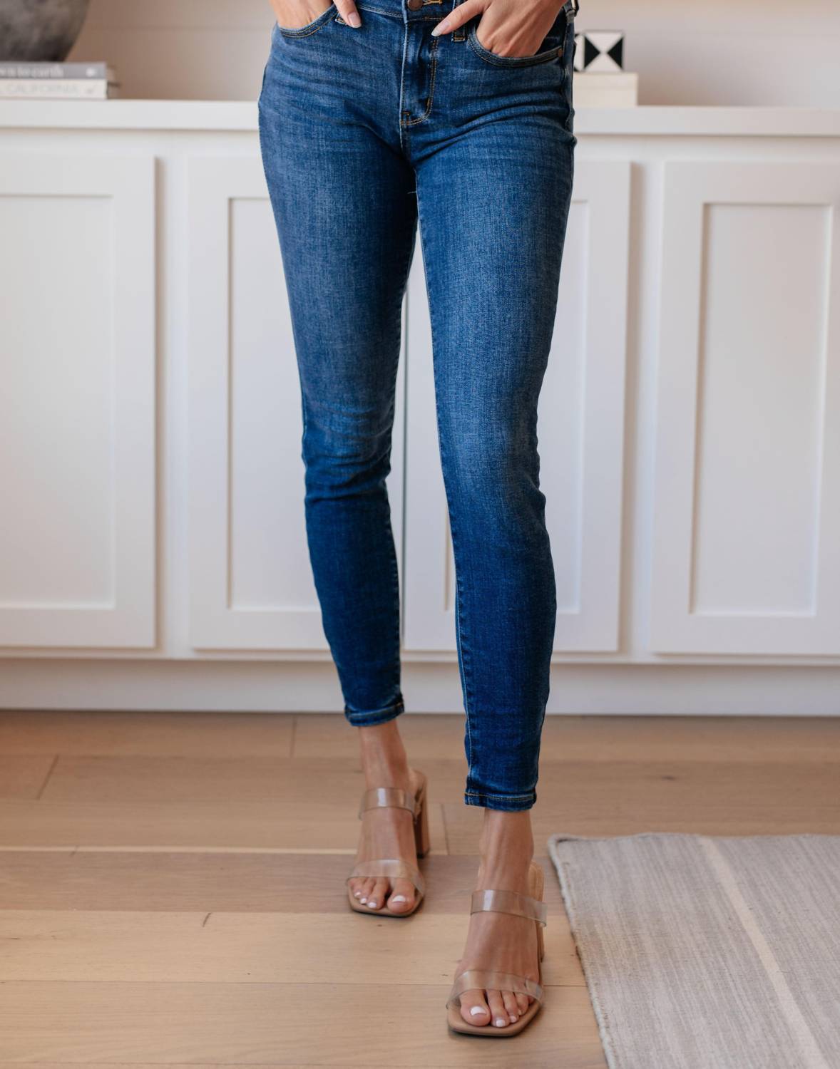 Judy Blue - Mid-Rise Skinny Jeans