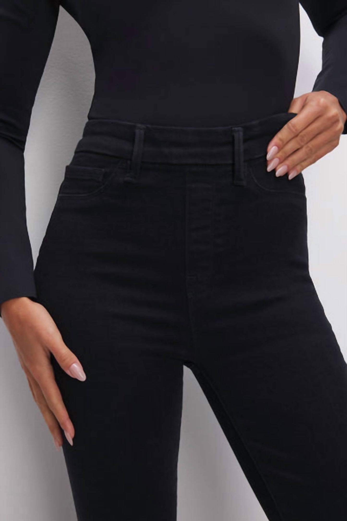 Good American - Pull On Flared Jeans
