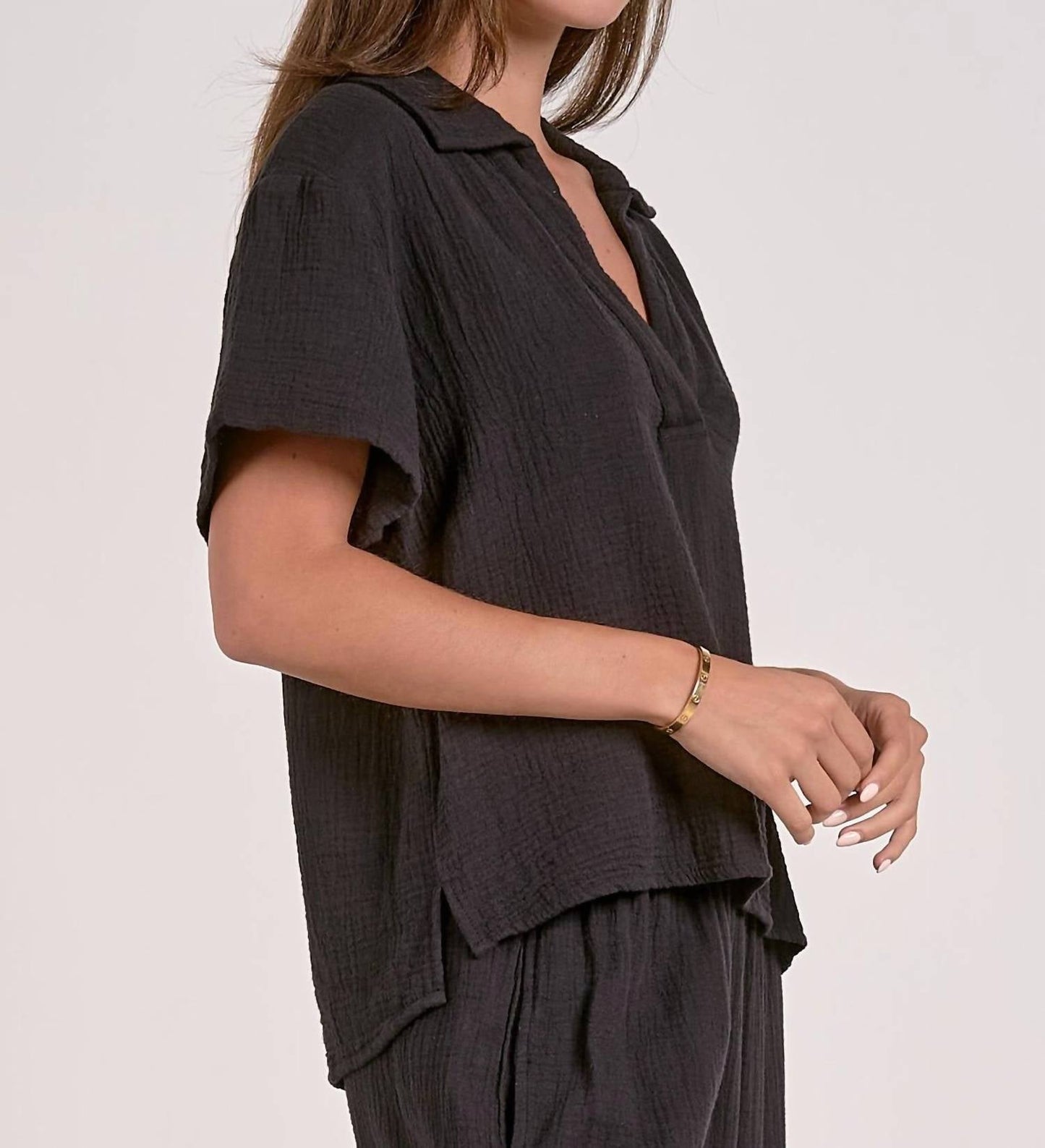 Elan - Short Sleeve V-neck Gauze Top