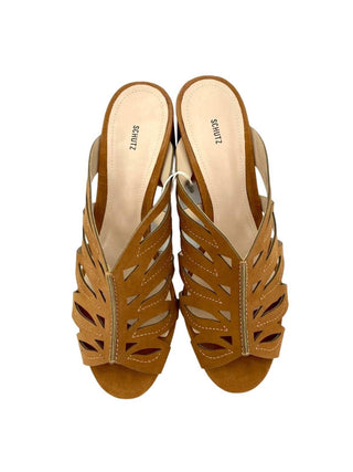Schutz - Sandálias femininas de camurça e couro com bico aberto e corte a laser