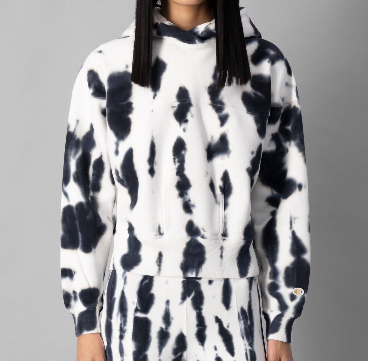 Champion - Reverse Weave Tailored Cropped Hoodie