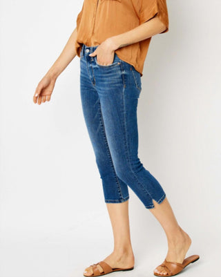 Judy Blue - Calça Capri Slim Fit com Fenda Lateral