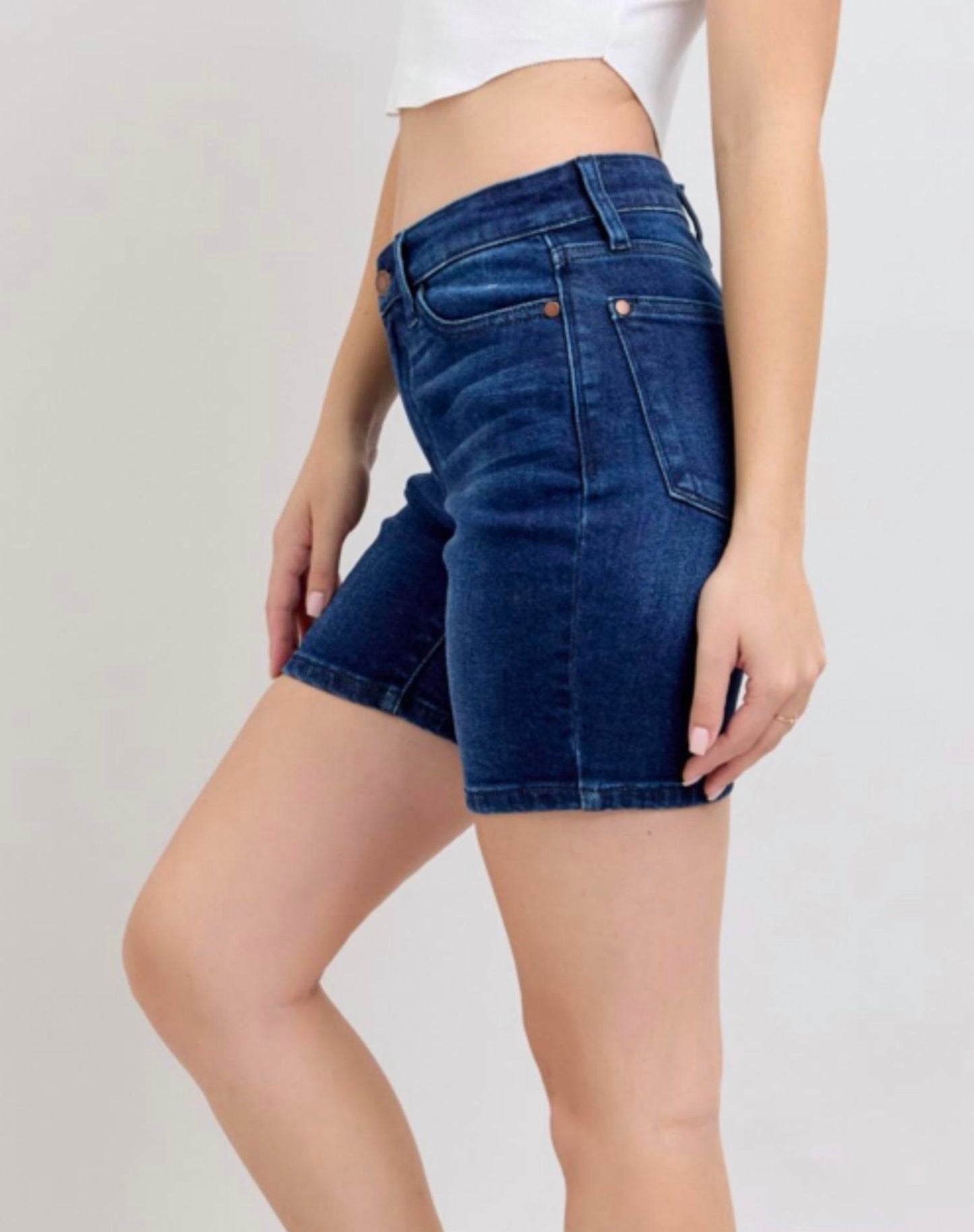 Judy Blue - V-Front Bermuda