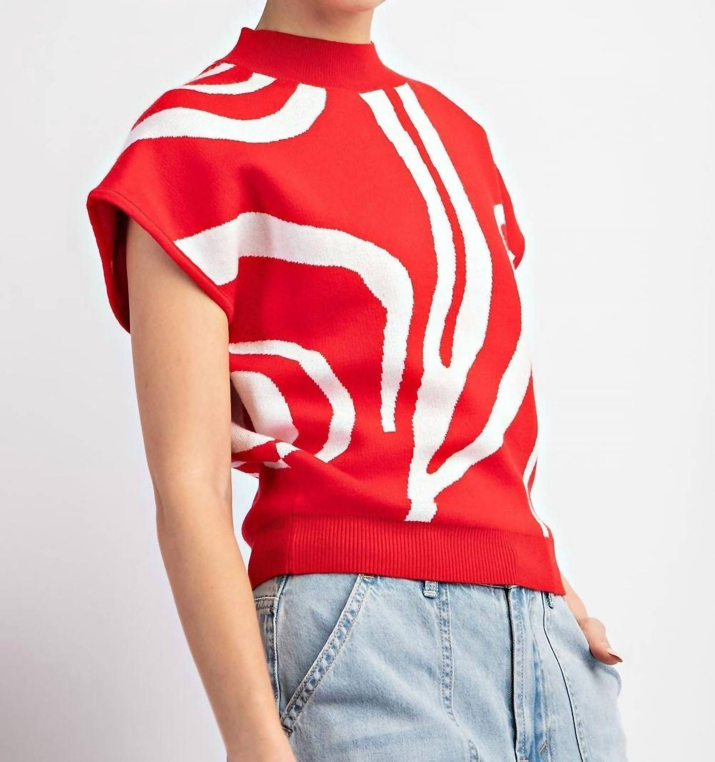 Ee:Some - Curvy Simplistic Swirl Mock Neck Top