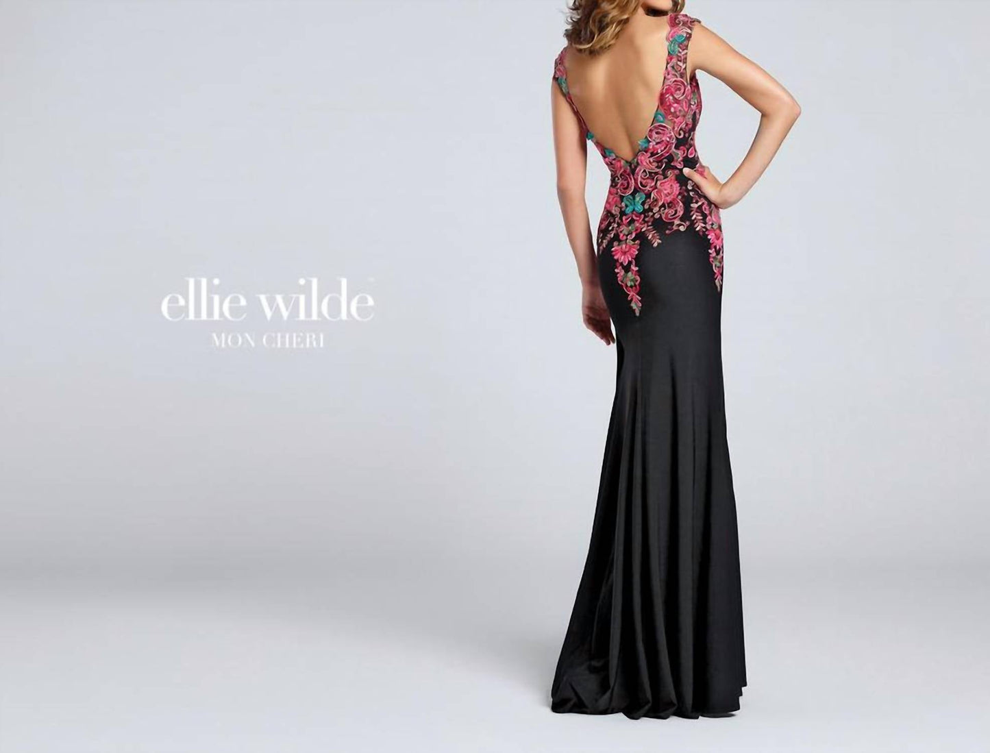 Ellie Wilde - Women's Sheath Dress