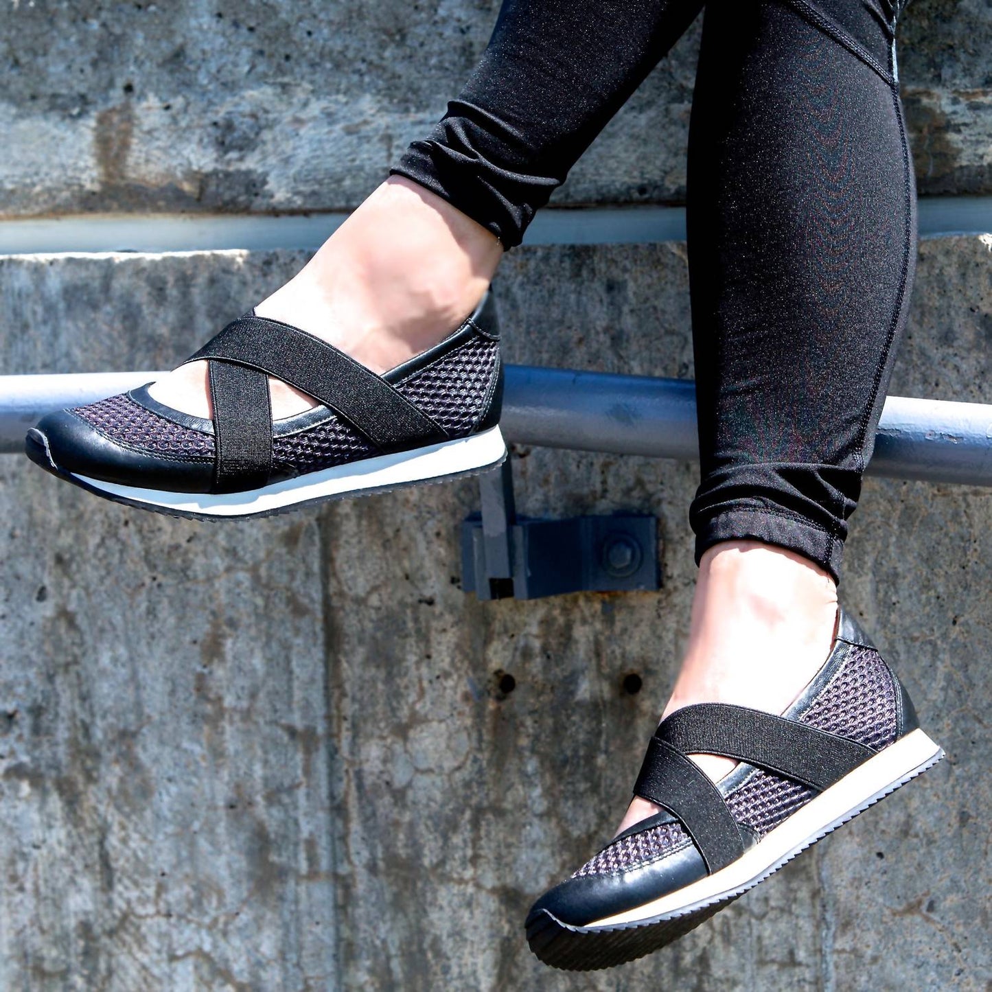 Chelsea Jones - Women's Tuck Walking Shoes