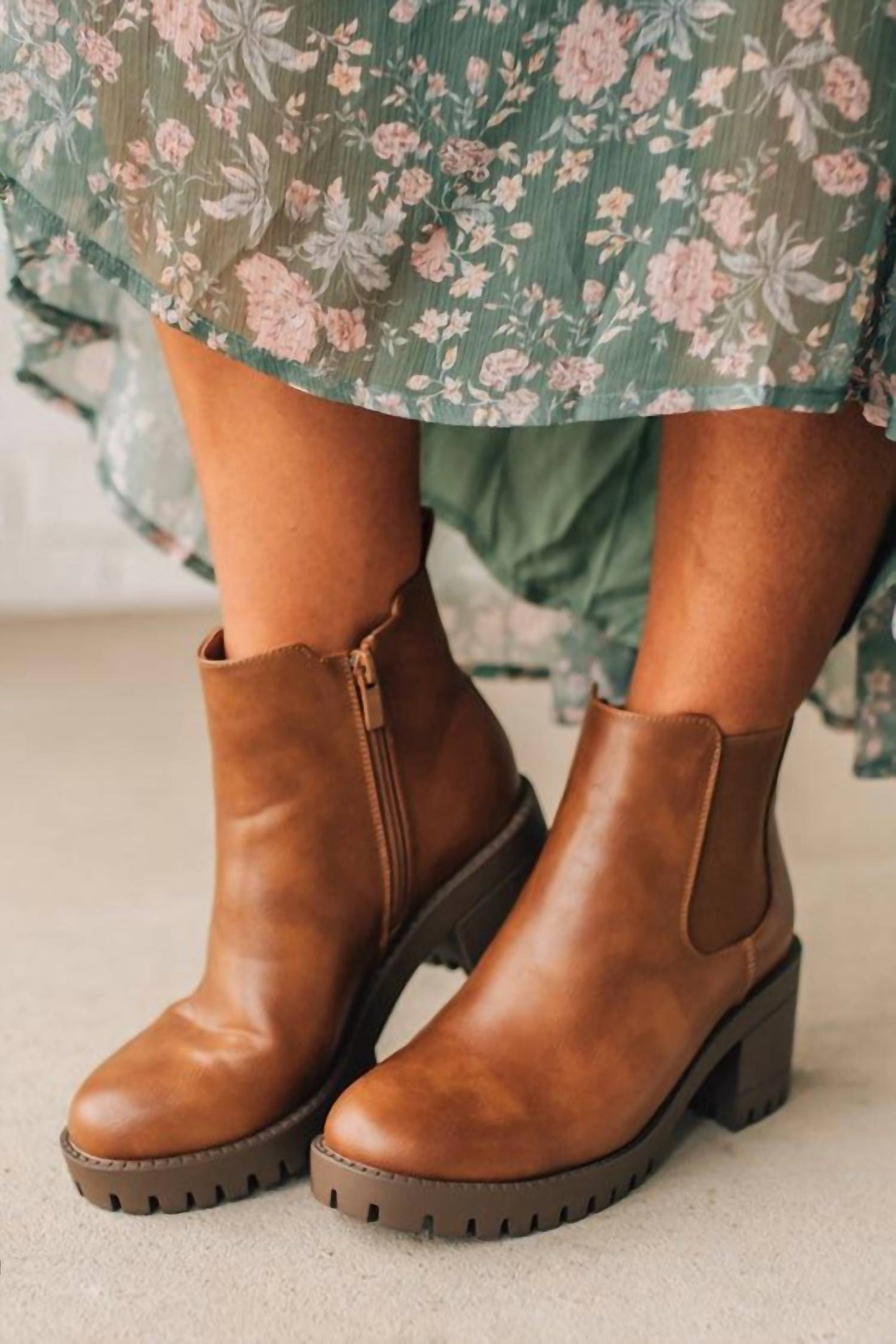 Mia - Women's Chelsea Platform Lug Boots