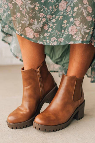 Mia - Women's Chelsea Platform Lug Boots