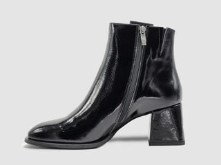 Aga - Women's Karolina Leather Booties