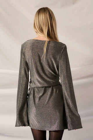 Promesa - Vestido curto de malha metálica com decote redondo e manga sino
