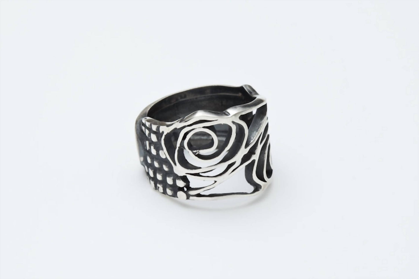 Avenue Chic - Women's Rose Ring