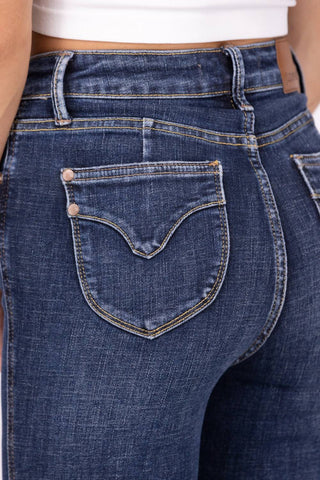 Judy Blue - Calça jeans flare com controle de barriga e cintura alta para segurar o olhar