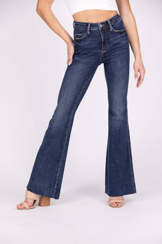Judy Blue - Calça jeans flare com controle de barriga e cintura alta para segurar o olhar