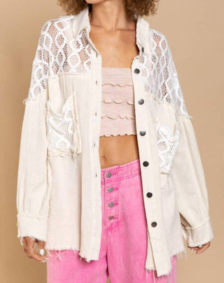 Pol - Camisa grande com botões e detalhes em renda