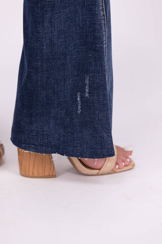 Judy Blue - Calça jeans flare com controle de barriga e cintura alta para segurar o olhar