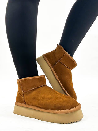 Corkys Footwear - Bota feminina curta de camurça sintética