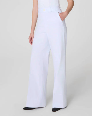 Spanx - Calça de sarja elástica com perna larga