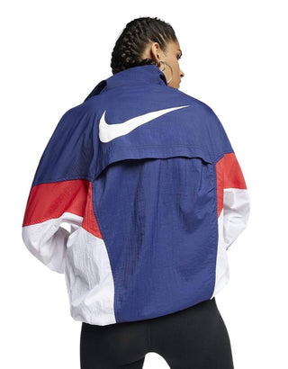 Nike - JAQUETA FEMININA WINDRUNNER THROWBACK DE CAIMENTO SOLTO