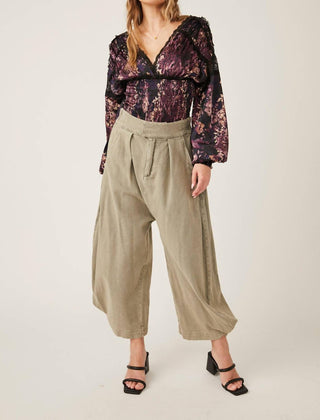 Free People - Body manga longa com decote em V que vale a pena esperar