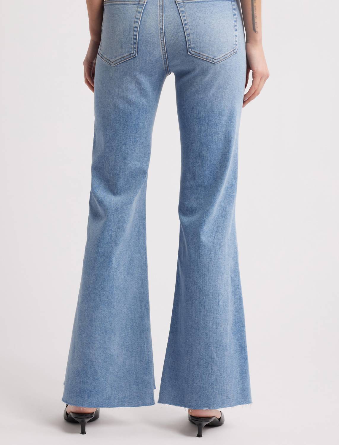 Moldura - Calça Jeans Flare Icon com Bainha Crua
