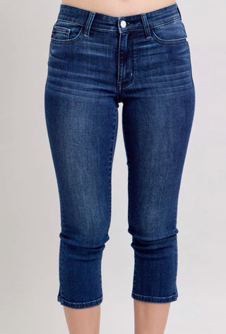 Calça jeans justa no tornozelo Molly Capris Judy Blue