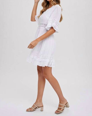 Bluivy - Vestido Feminino Camille com Decote em V e Renda