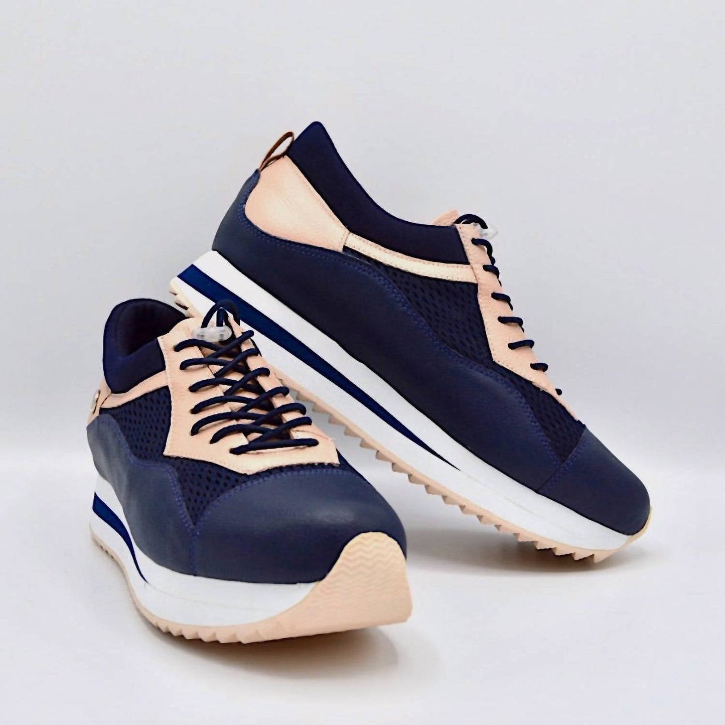 Chelsea Jones - Women's Verse Elevated Trainer Shoes