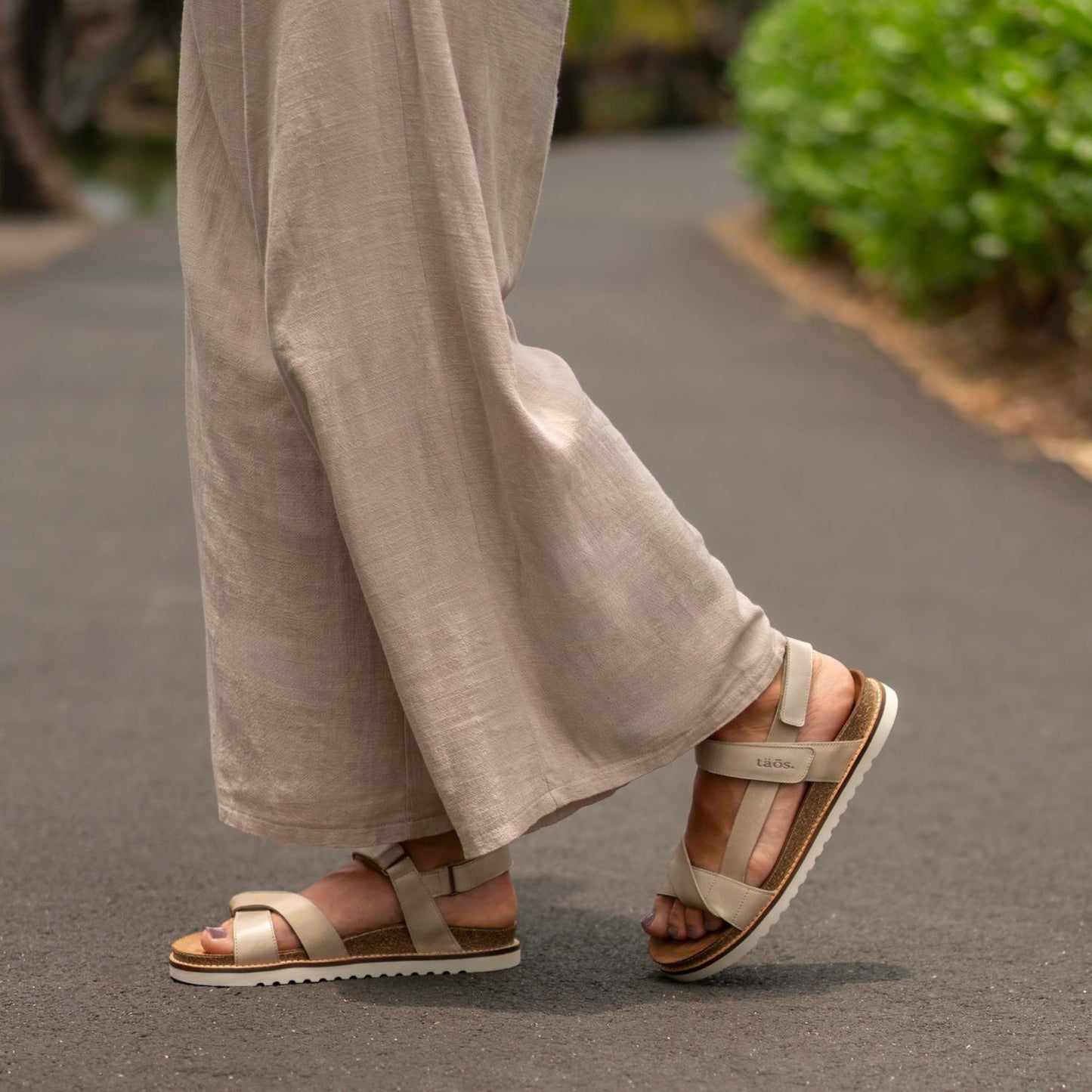 Taos - Women's Sideways Casual Leather Sneakers