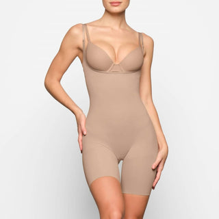 Skims - Body modelador de busto aberto para aumentar o bumbum