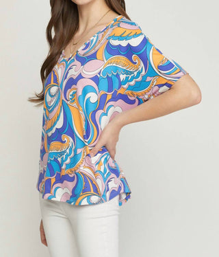Introdução - Blusa abstrata com decote em V