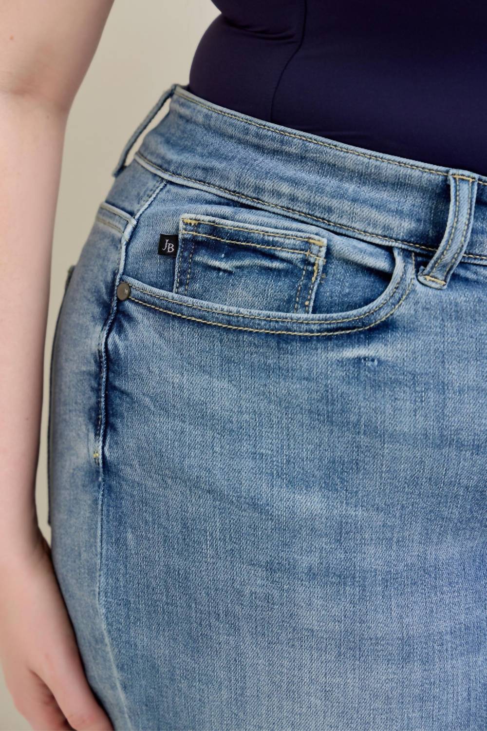 Judy Blue - Mid Rise Bleach Wash Cuffed Boyfriend Denim Jeans - Plus Size