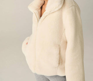 Além do Yoga - Jaqueta de Pele Sintética On The List